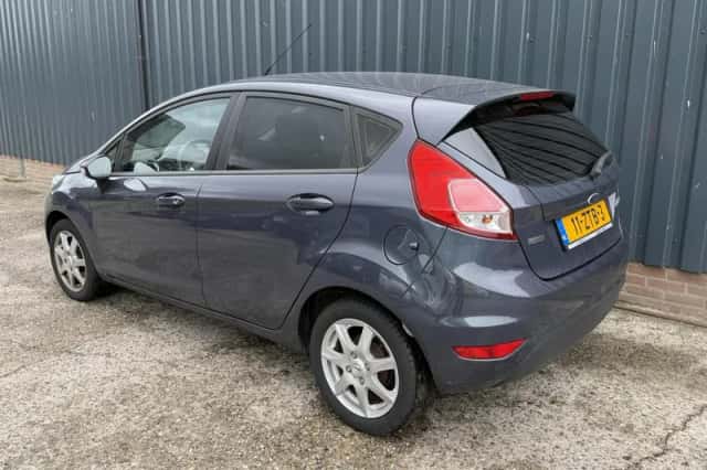 Ford Fiesta (2013) thumbnail 3
