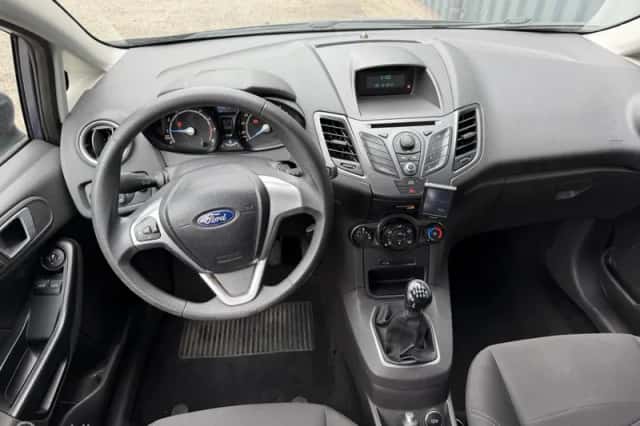 Ford Fiesta (2013) thumbnail 4