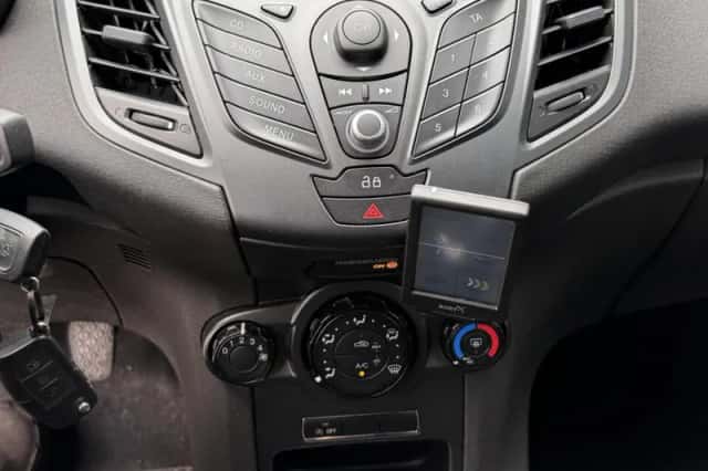 Ford Fiesta (2013) thumbnail 6