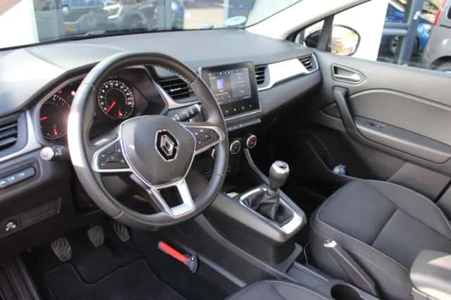 Renault Captur (2022) thumbnail 3