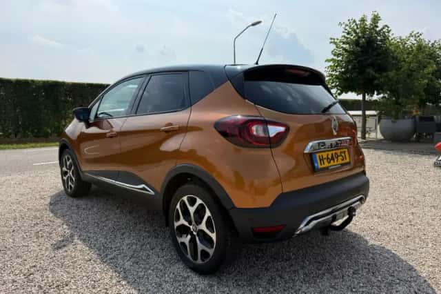 Renault Captur (2017) thumbnail 2