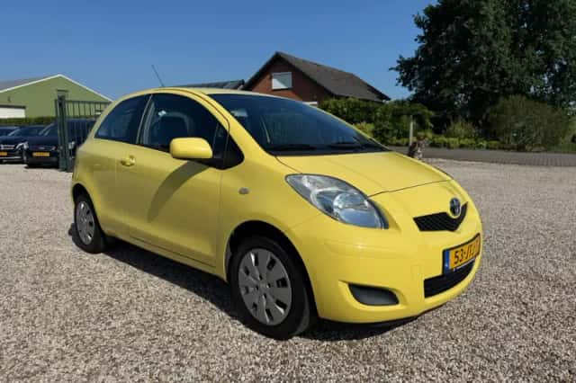 Toyota Yaris (2009) thumbnail 4