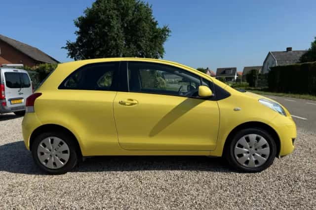 Toyota Yaris (2009) thumbnail 5