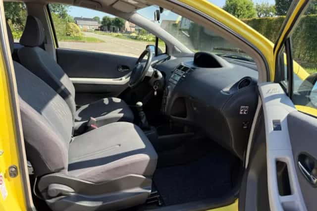 Toyota Yaris (2009) thumbnail 6