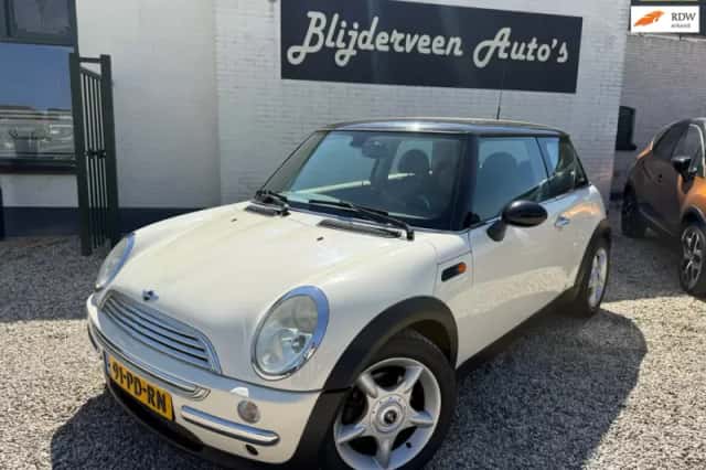 MINI Cooper (2004) thumbnail 1