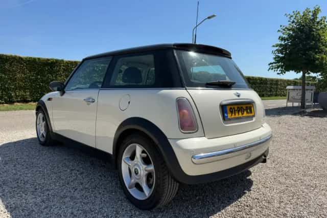 MINI Cooper (2004) thumbnail 2