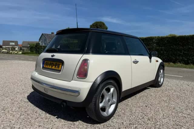 MINI Cooper (2004) thumbnail 3