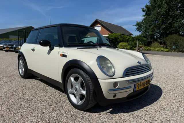 MINI Cooper (2004) thumbnail 4