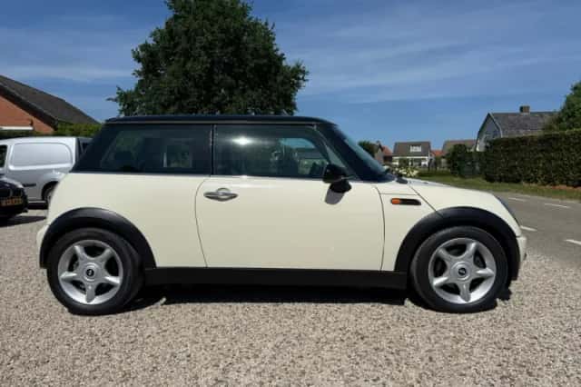 MINI Cooper (2004) thumbnail 5