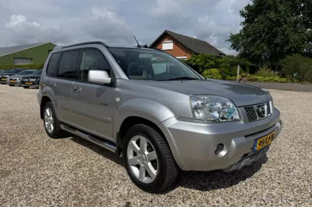 Nissan X-Trail (2007) thumbnail 4