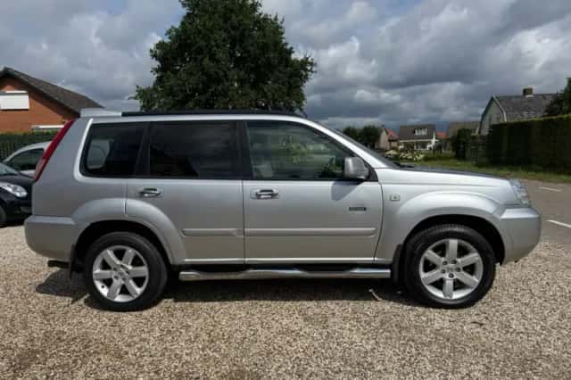 Nissan X-Trail (2007) thumbnail 5