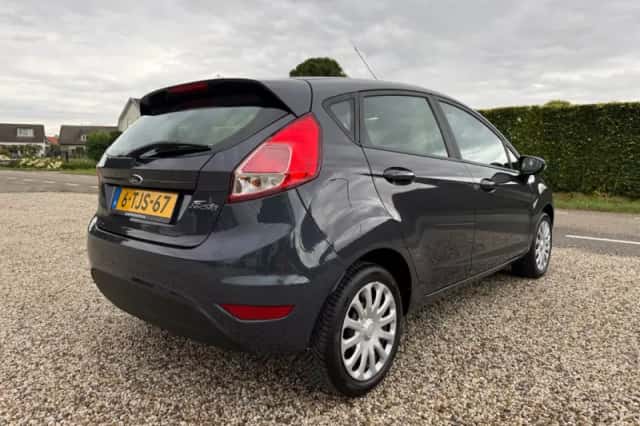 Ford Fiesta (2014) thumbnail 3