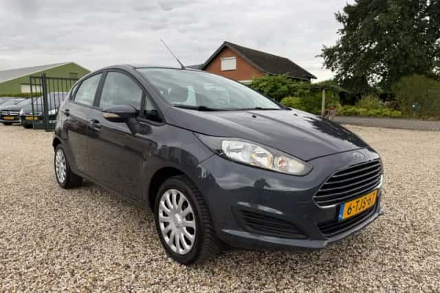 Ford Fiesta (2014) thumbnail 4