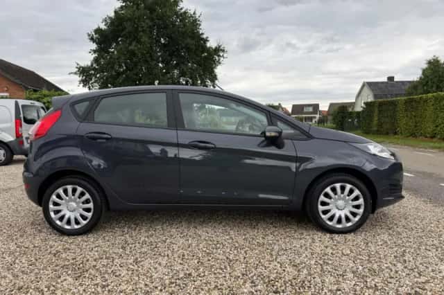 Ford Fiesta (2014) thumbnail 5