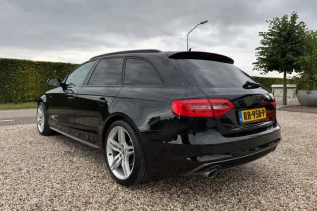 Audi A4 (2014) thumbnail 2