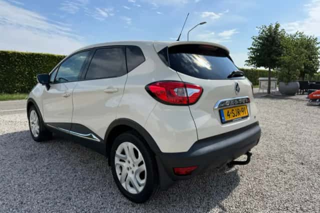 Renault Captur (2013) thumbnail 2