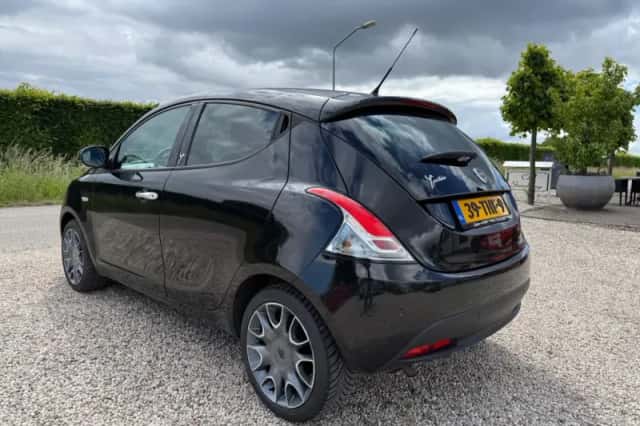 Lancia Ypsilon (2012) thumbnail 2