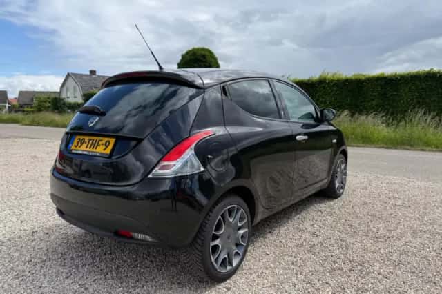 Lancia Ypsilon (2012) thumbnail 3