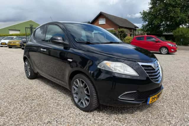 Lancia Ypsilon (2012) thumbnail 4