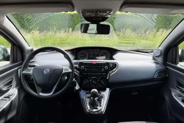 Lancia Ypsilon (2012) thumbnail 6