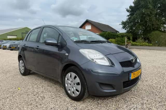 Toyota Yaris (2009) thumbnail 4