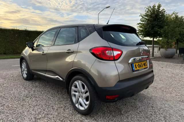 Renault Captur (2014) thumbnail 2