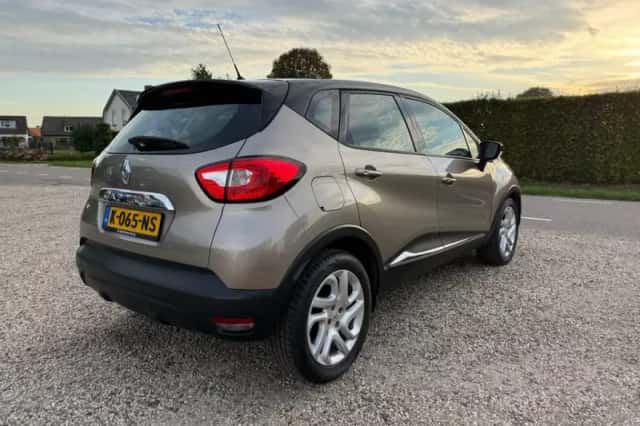 Renault Captur (2014) thumbnail 3