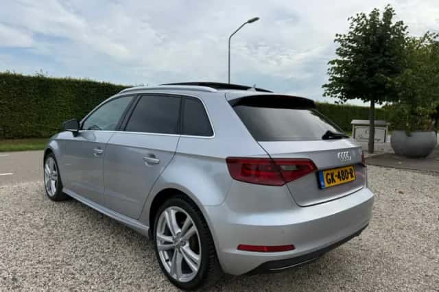 Audi A3 (2015) thumbnail 2