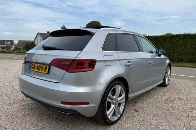 Audi A3 (2015) thumbnail 3