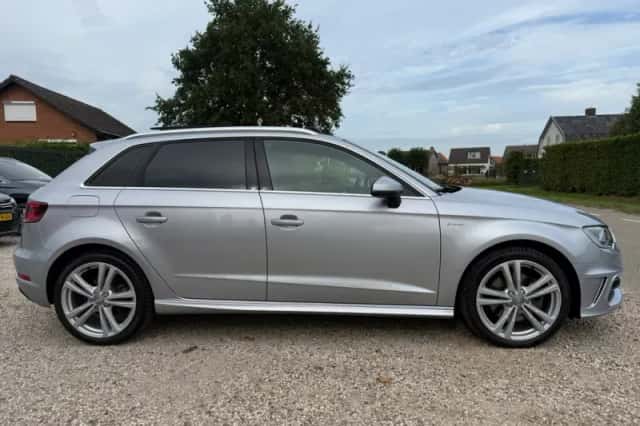 Audi A3 (2015) thumbnail 5