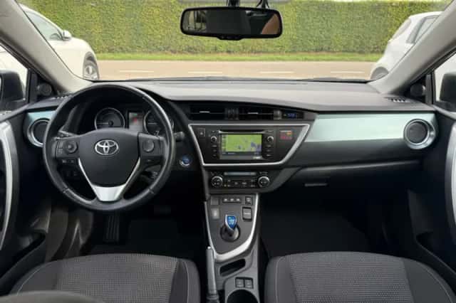 Toyota Auris (2014) thumbnail 6
