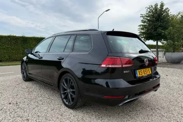 Volkswagen Golf (2019) thumbnail 2