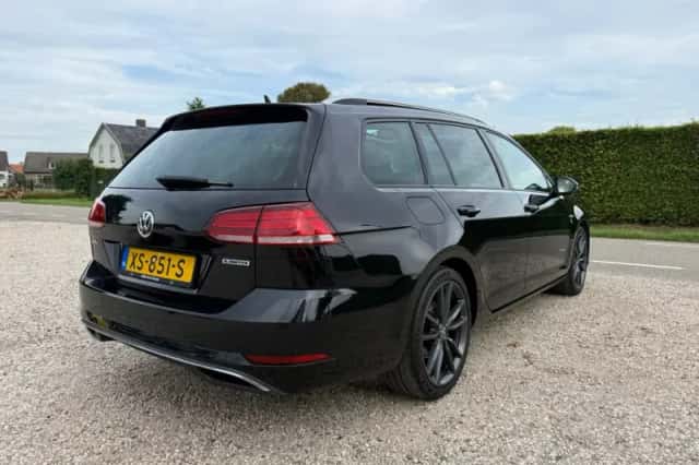 Volkswagen Golf (2019) thumbnail 3