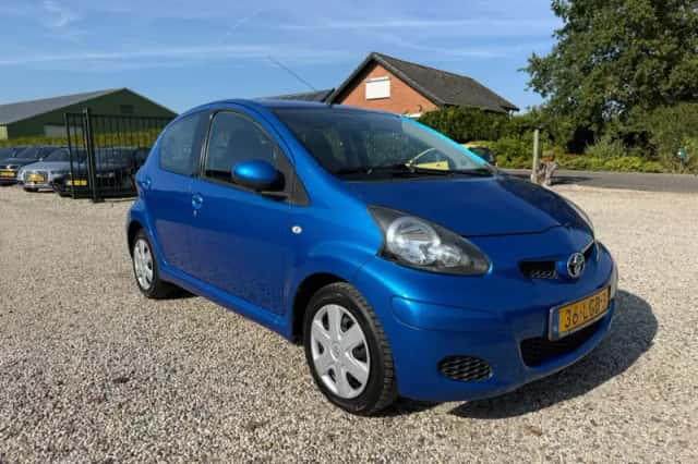Toyota Aygo (2010) thumbnail 4