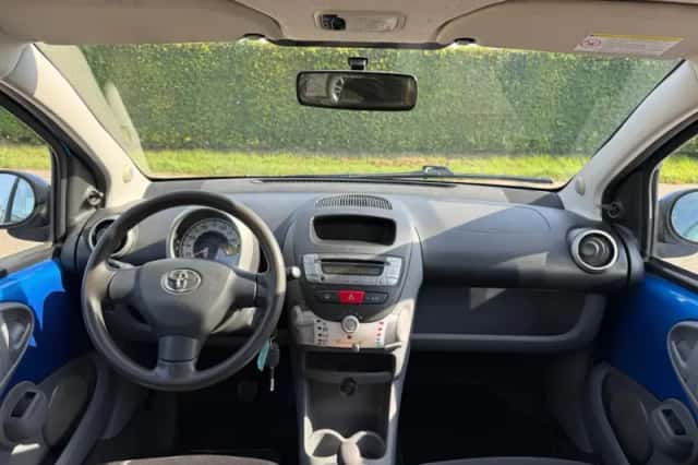 Toyota Aygo (2010) thumbnail 6