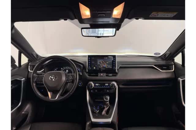 Toyota RAV4 (2022) thumbnail 2