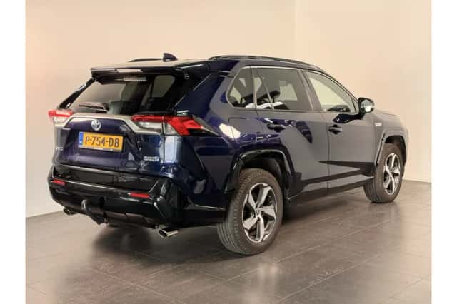 Toyota RAV4 (2022) thumbnail 3