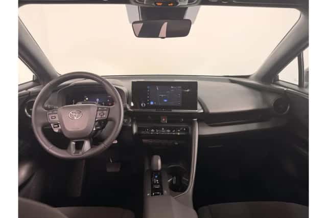 Toyota C-HR (2026) thumbnail 2