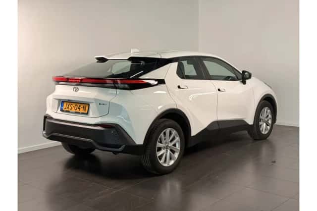 Toyota C-HR (2026) thumbnail 3