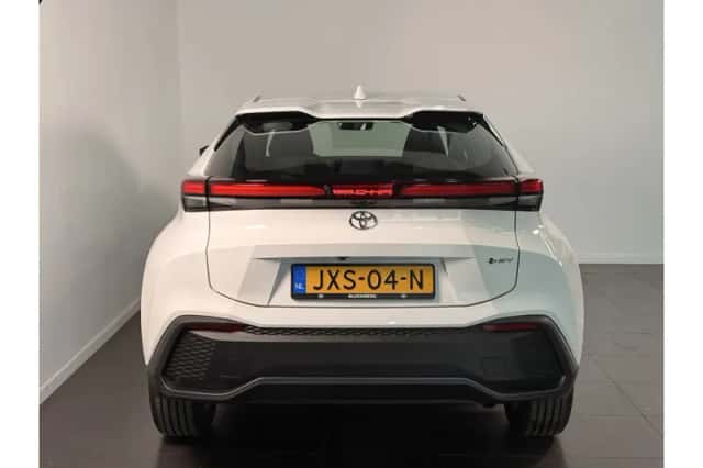 Toyota C-HR (2026) thumbnail 5