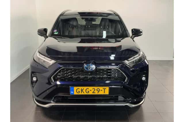 Toyota RAV4 (2024) thumbnail 3