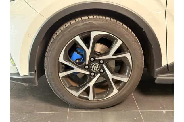 Toyota C-HR (2020) thumbnail 5