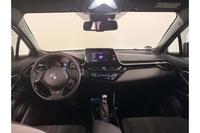 Toyota C-HR (2023) thumbnail 2