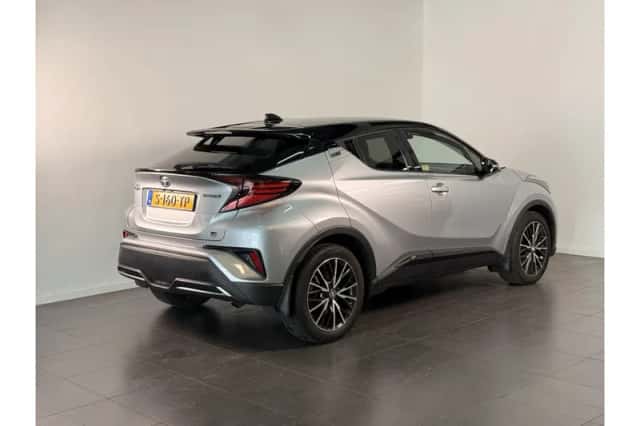 Toyota C-HR (2023) thumbnail 3