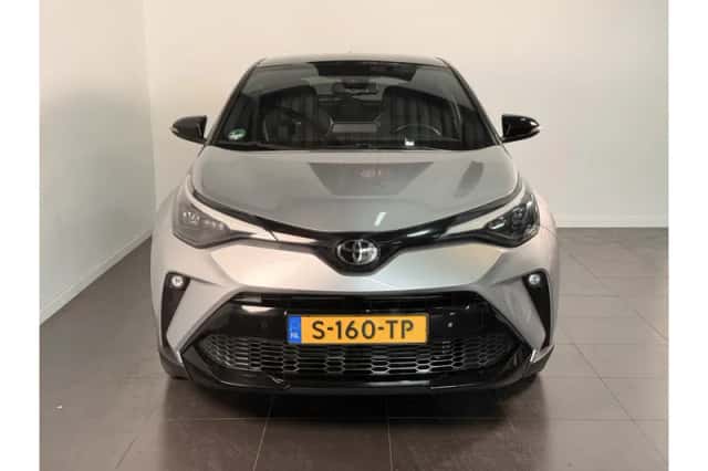 Toyota C-HR (2023) thumbnail 4