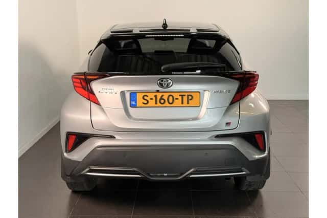 Toyota C-HR (2023) thumbnail 5