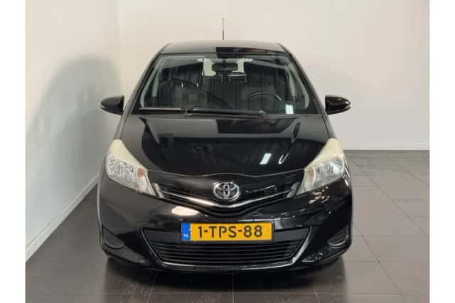 Toyota Yaris (2014) thumbnail 3