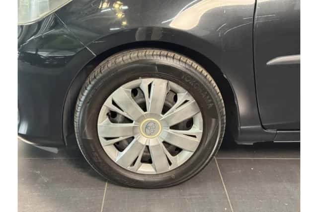 Toyota Yaris (2014) thumbnail 4