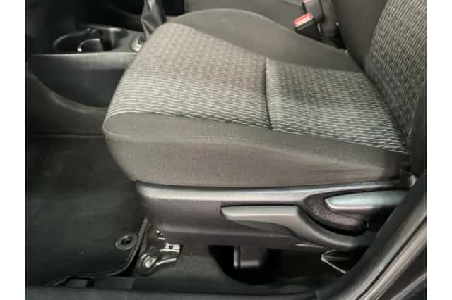Toyota Yaris (2014) thumbnail 5