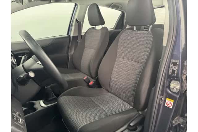 Toyota Yaris (2013) thumbnail 5